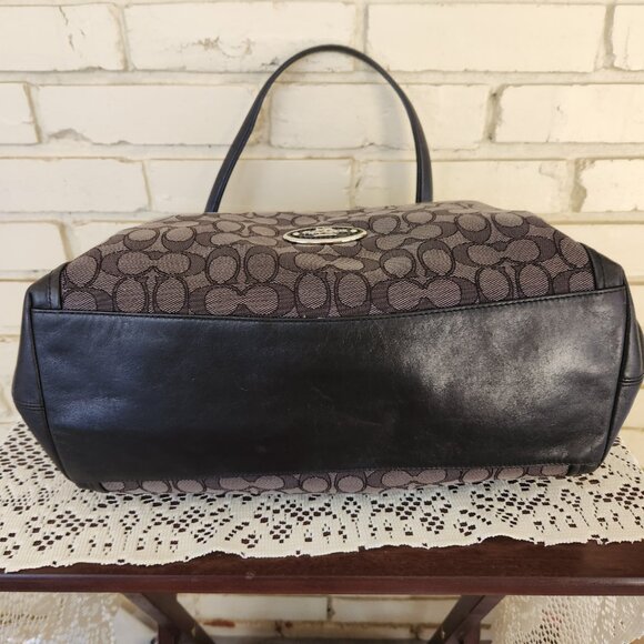 Euc Coach Edie Signature Jacquard Black Shoulder Bag Purse - Picture 9 of 13